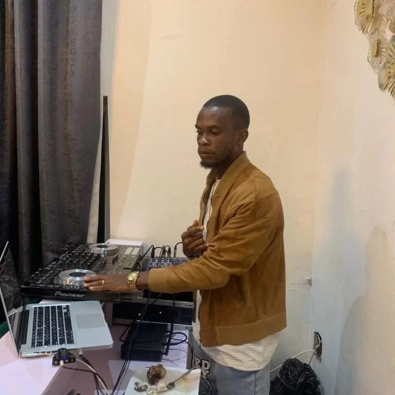 Topzy entertainment