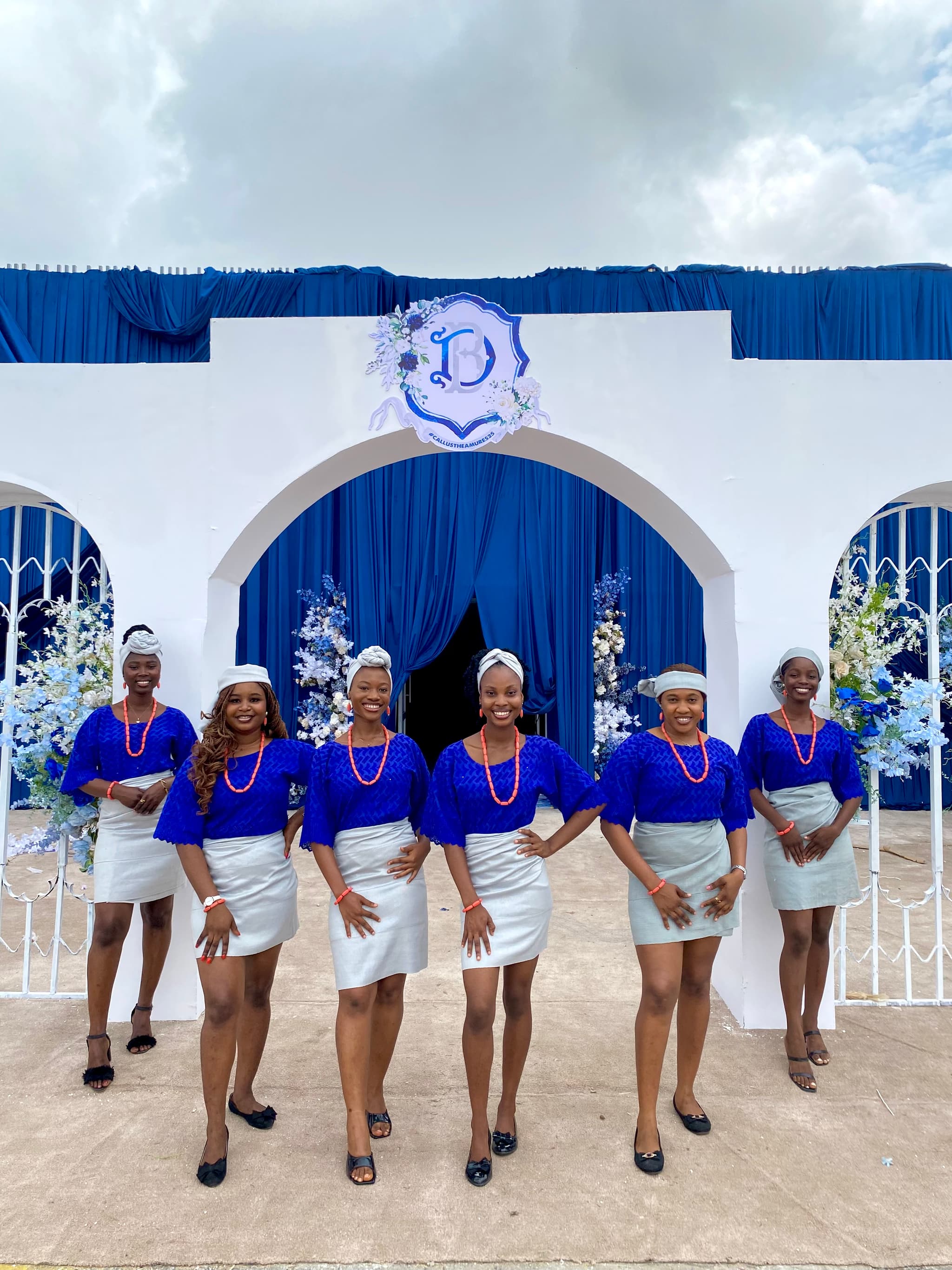 Loraei Hostesses